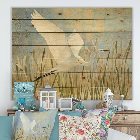 Designart - Snowy Egret in Flight vII - Farmhouse Print on Natural Pine Wood